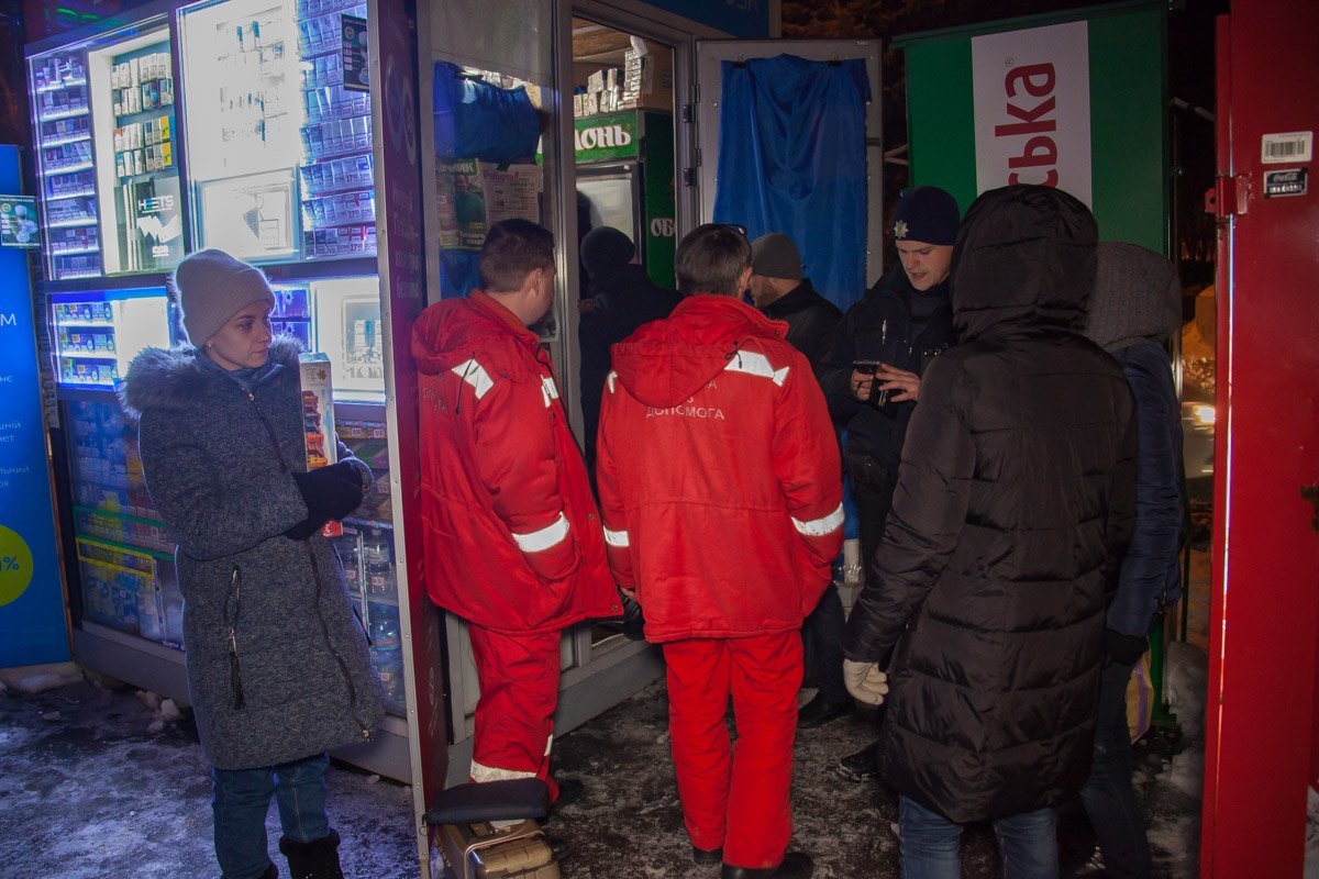 Неизвестные напали на женщину, после чего забрали наличку из кассы и сигареты Неизвестные напали на женщину, после чего забрали наличку из кассы и сигареты