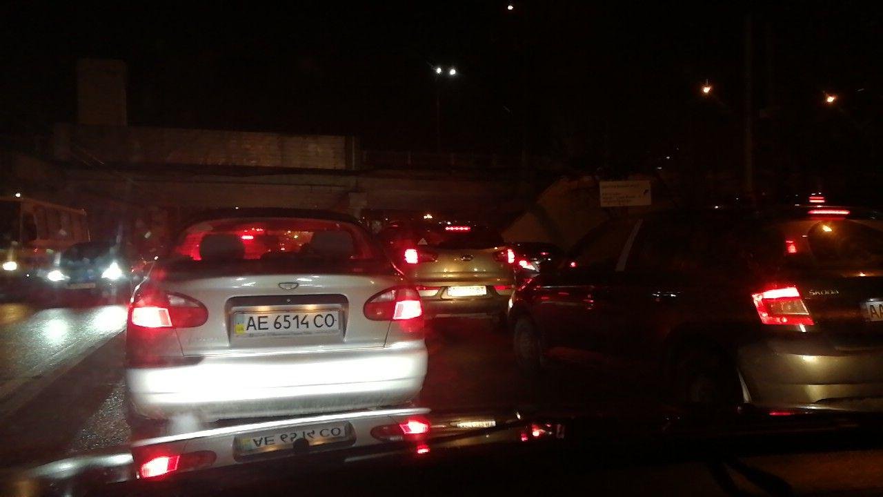 Согласно сведениям водителей и данным карт, в городе сильные пробки