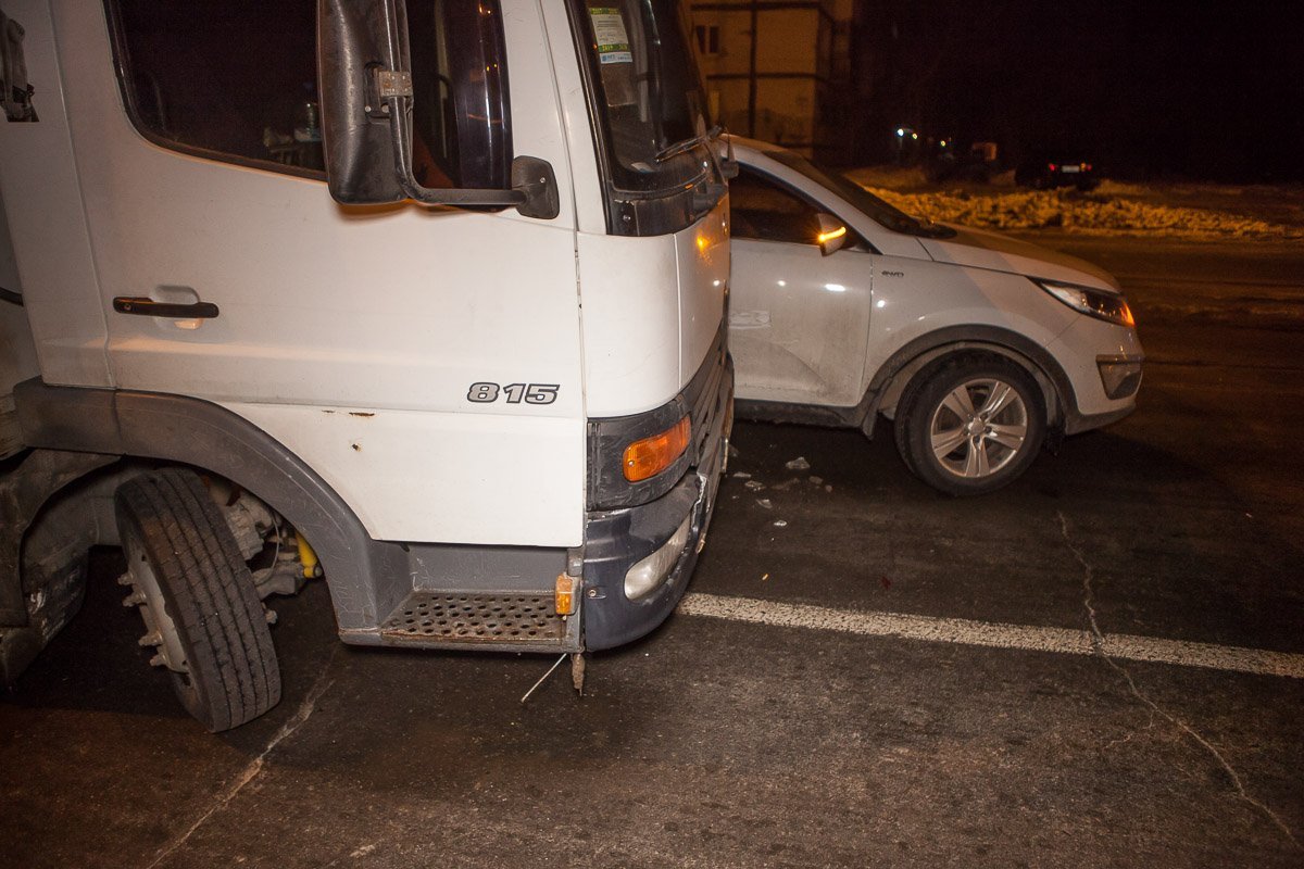 Авария заняла две полосы движения