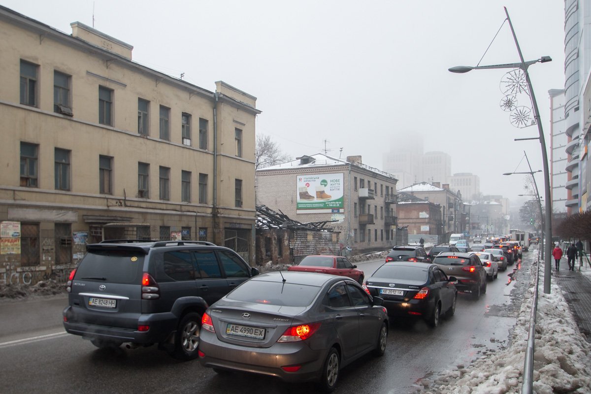 На съезде с Нового моста настоящий коллапс На съезде с Нового моста настоящий коллапс