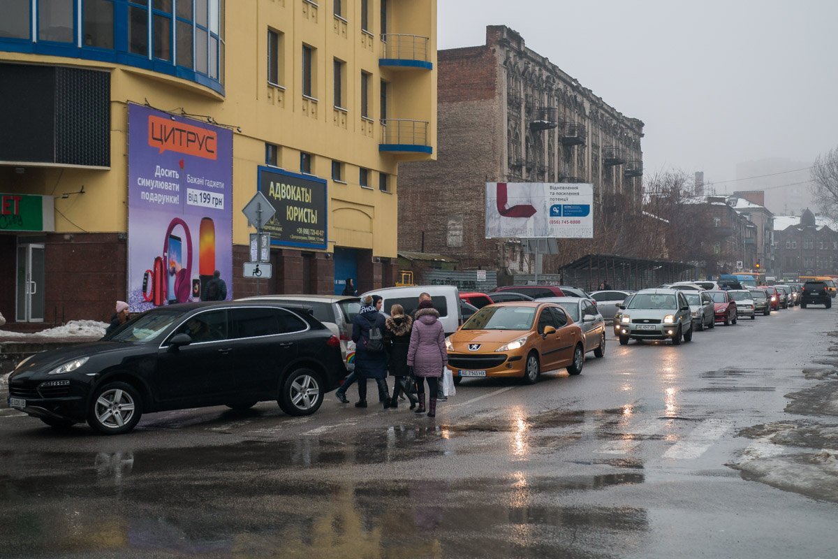 На улице Глинки тянучка На улице Глинки тянучка
