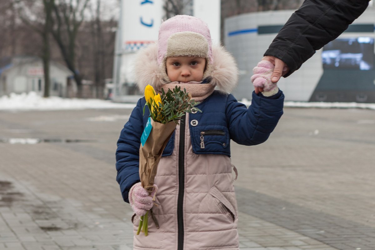С праздником, дамы