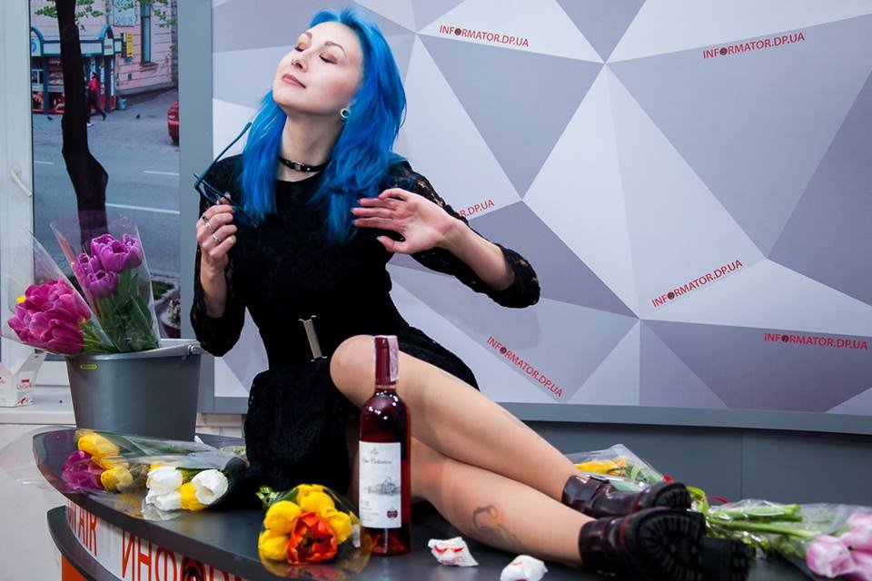 Instagram- богиня радостно принимает дары