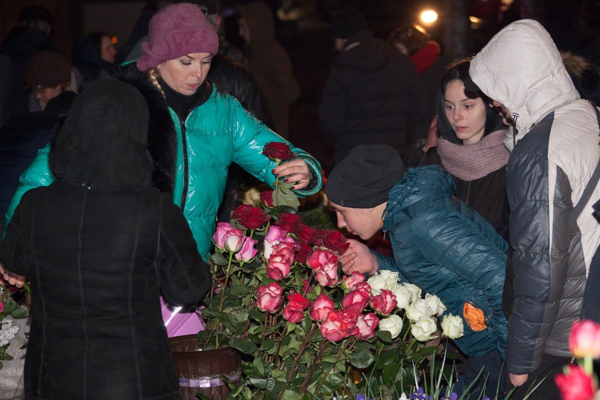 В общем, славно, когда хватает времени остановиться и понюхать розы... (Джоанн Харрис)