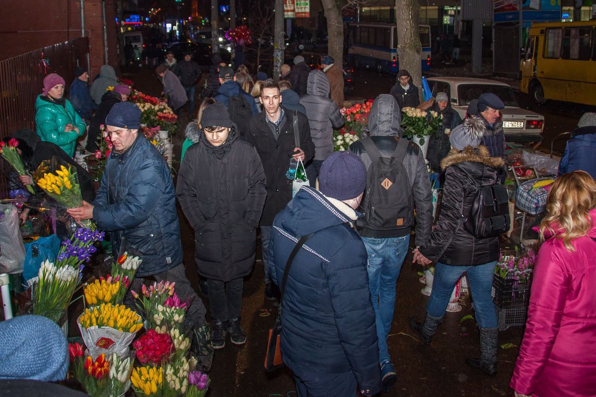 Первое правило 8 марта - бери первый и беги