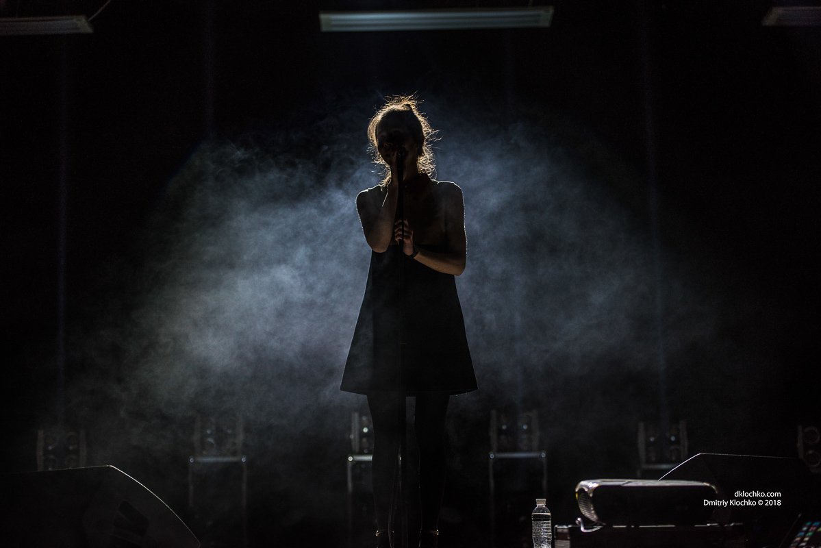 Концерт начался в 19:00, однако очередь на него виднелась за несколько часов до этого