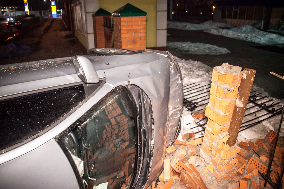 На улице Марии Лисиченко произошла авария На улице Марии Лисиченко произошла авария