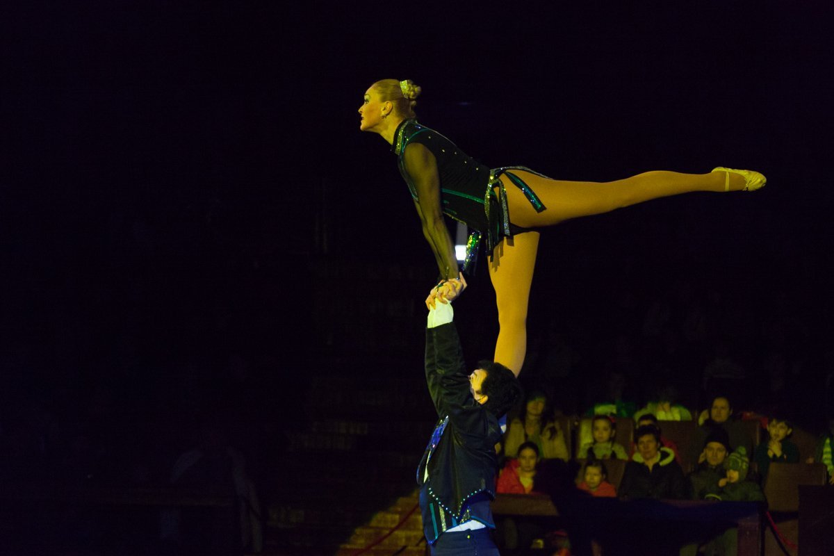 Лара Орфей и Микеле Малачкине - пара акробатов из Италии Лара Орфей и Микеле Малачкине - пара акробатов из Италии