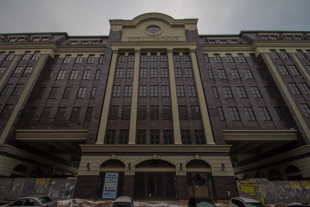 Серо, скучно и однотипно... Глядя на это здания невольно становишься таким же