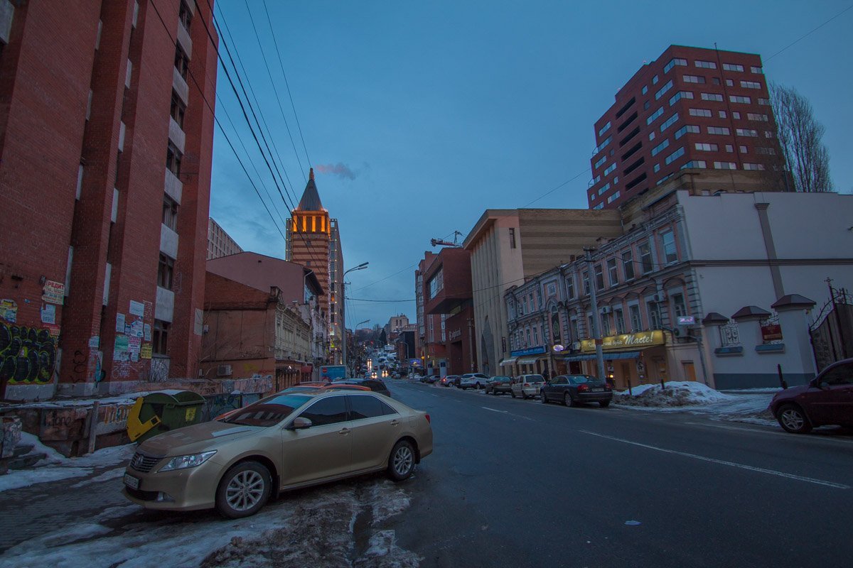 Но сверни ты от центра на пару километров в сторону, как попадешь в типичный промышленный городок