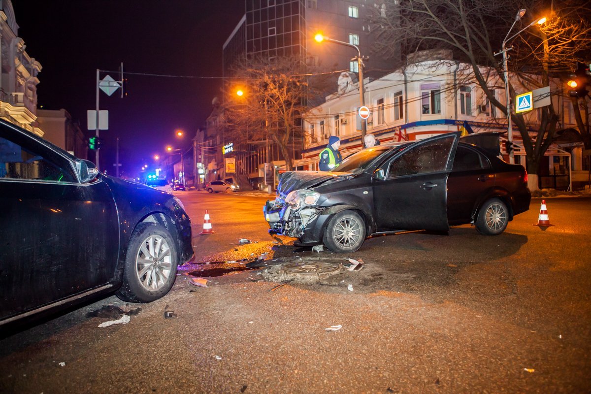 Мужчина на Chevrolet Aveo ехал вниз по улице Сечевых Стрельцов Мужчина на Chevrolet Aveo ехал вниз по улице Сечевых Стрельцов