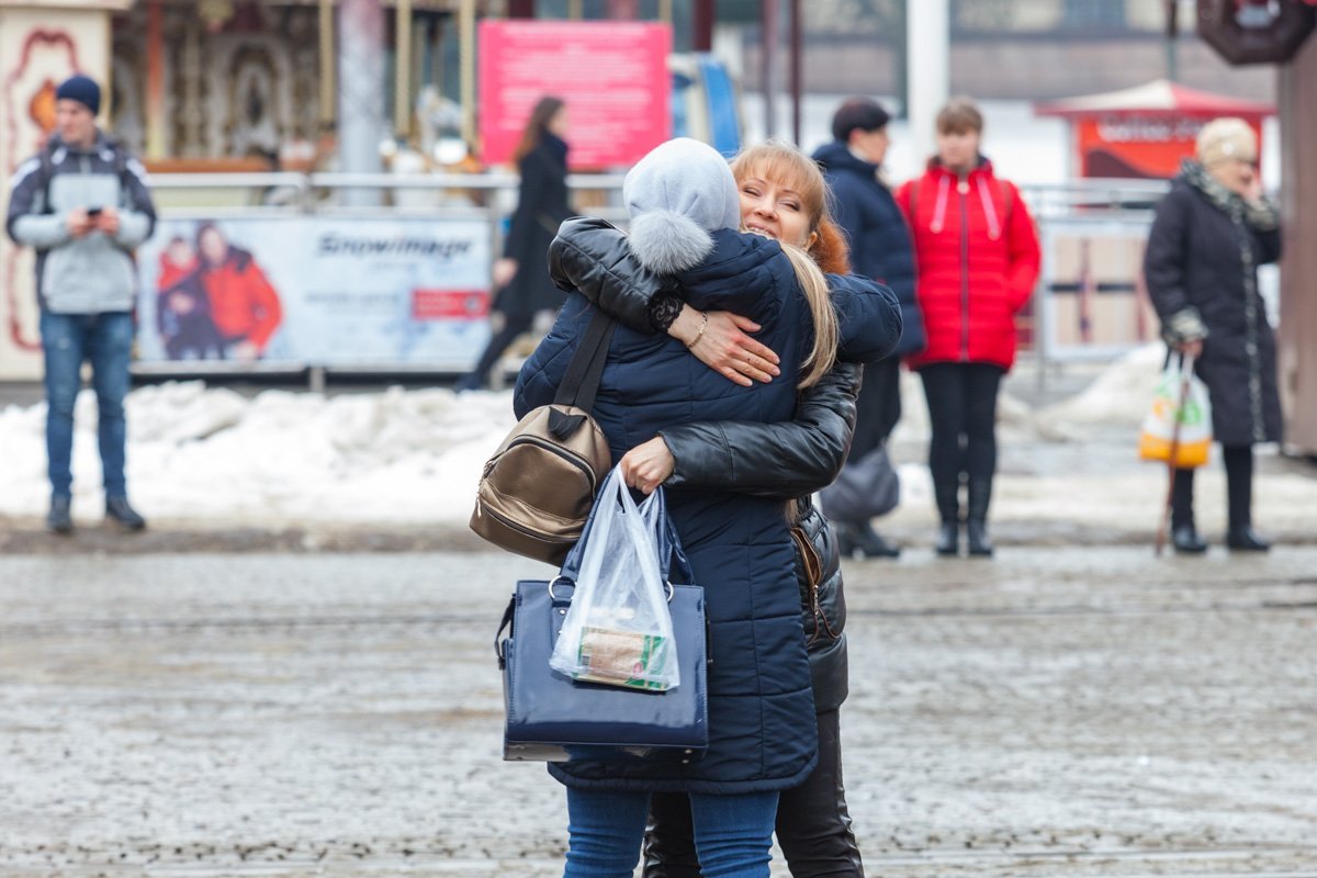 Когда внезапно встречаешь старую подругу в огромном городе