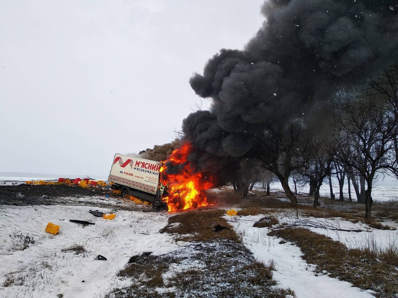 Сильный пожар уничтожил кабину грузовика Сильный пожар уничтожил кабину грузовика