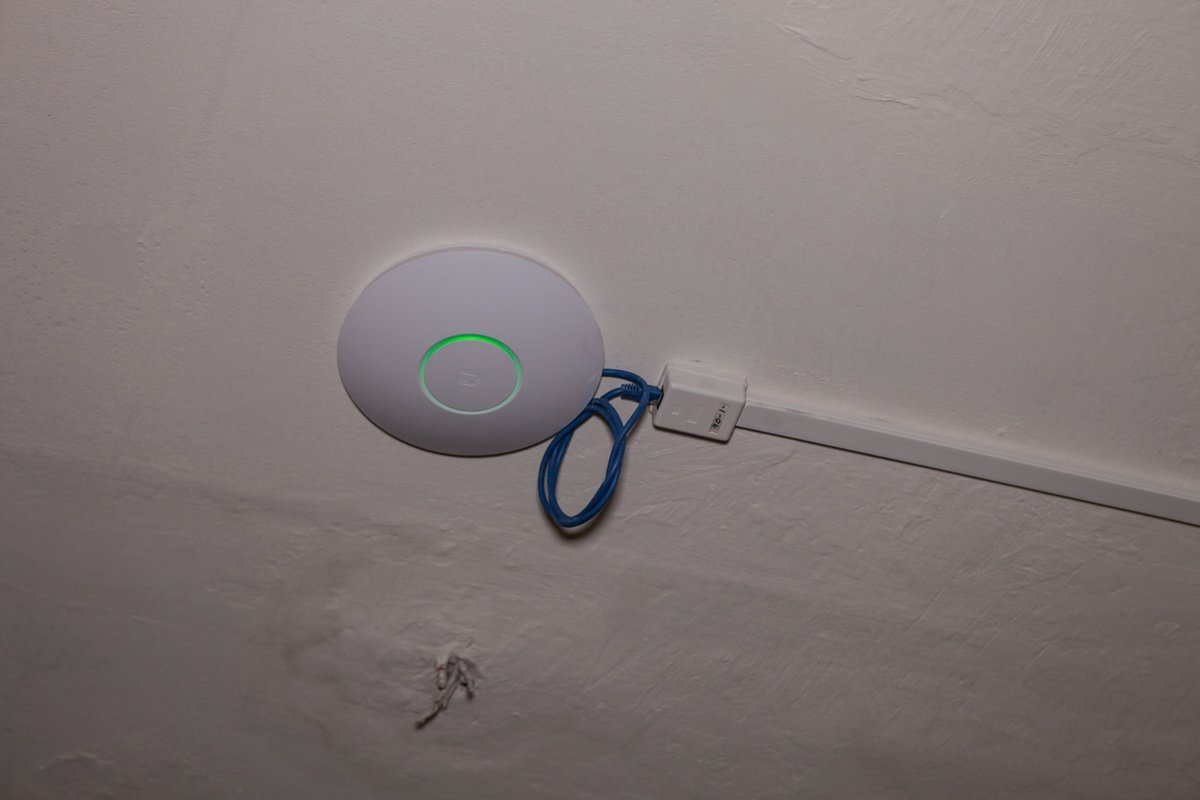 Зато есть Wi-Fi Зато есть Wi-Fi