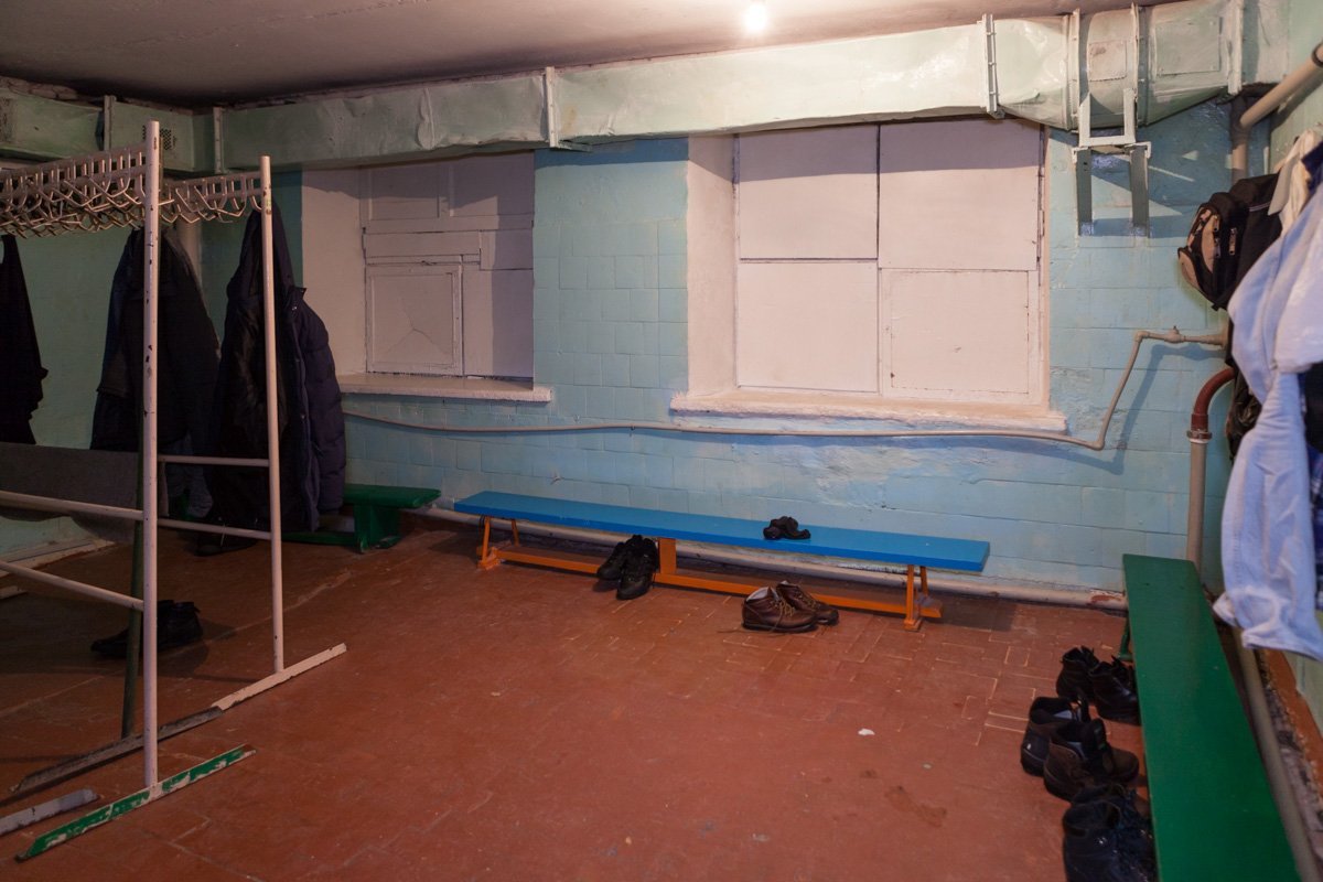 Суровые раздевалки в спортзале Суровые раздевалки в спортзале