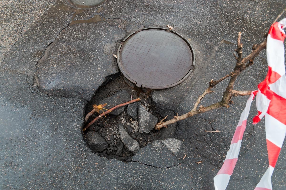 Старайтесь объезжать выбоины и ямы, двигайтесь с оптимальной скоростью