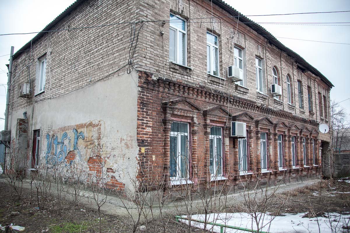 Дом на улице Канатная, 14, продолжает разваливаться