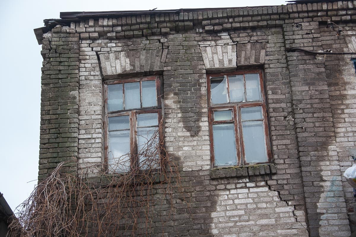 Со двора ситуация мало отличается 