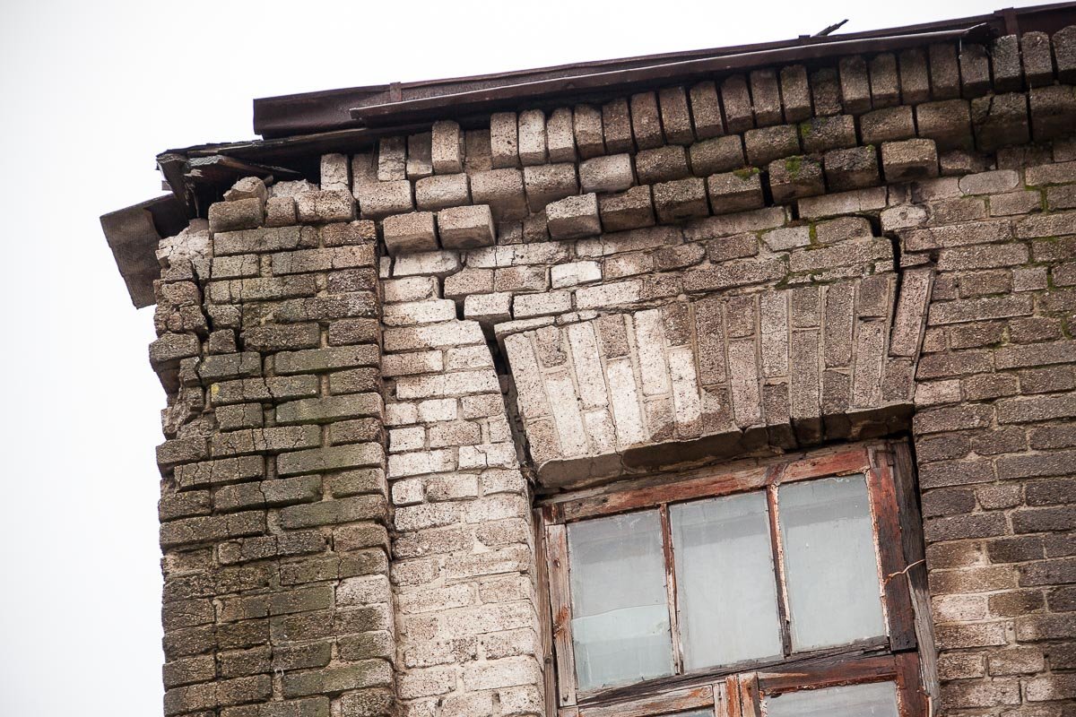 Можно вытащить кирпич на память