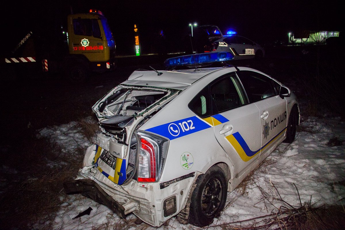 После столкновения Toyota Prius вылетел в кювет