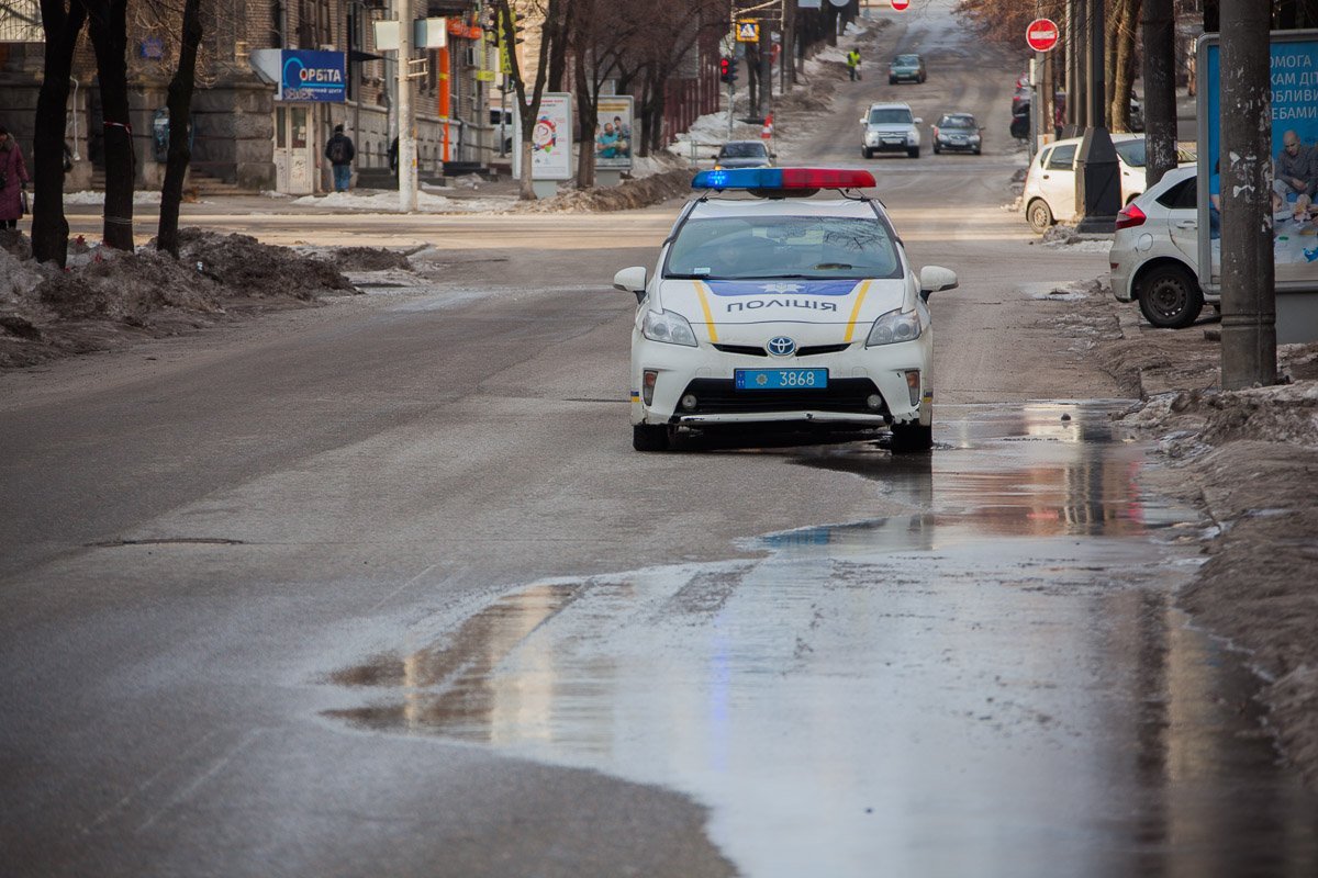 На место прибыл экипаж патрульной полиции