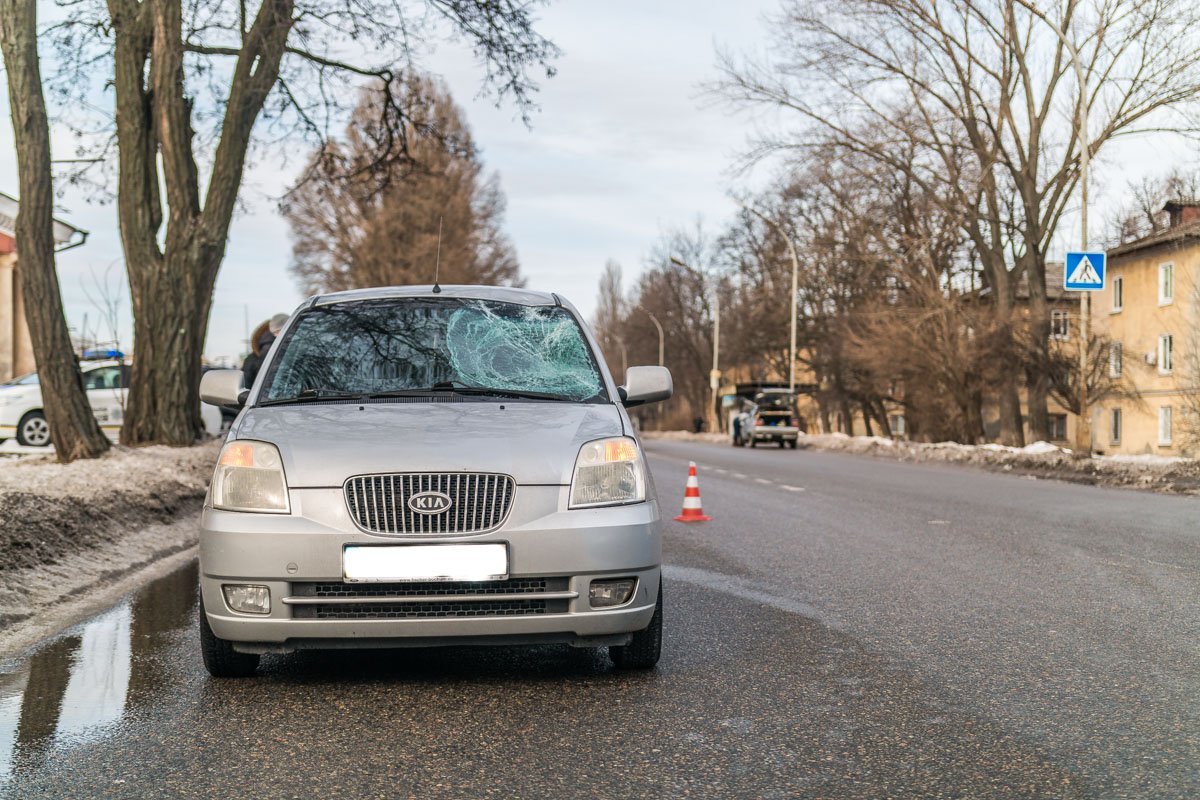 На стахановской проходной ЮМЗ водитель Kia сбил женщину