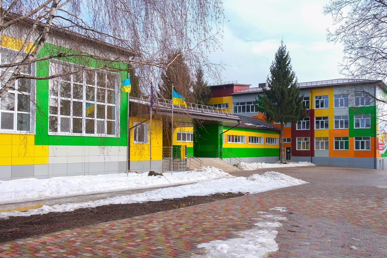 Так выглядит школа снаружи