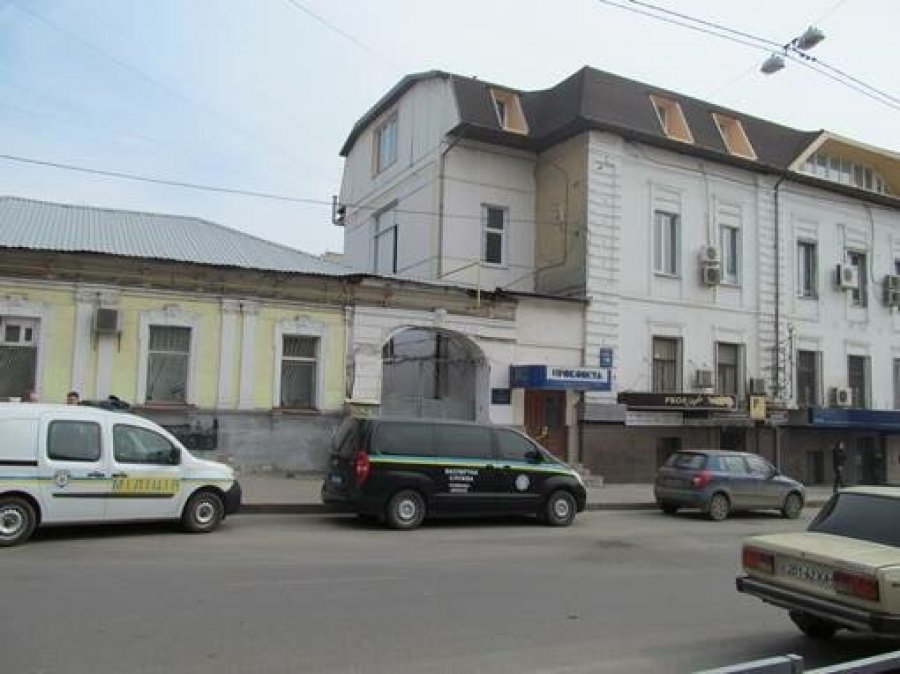 Здание на Рымарской, где держали оборону украинские добровольцы Здание на Рымарской, где держали оборону украинские добровольцы