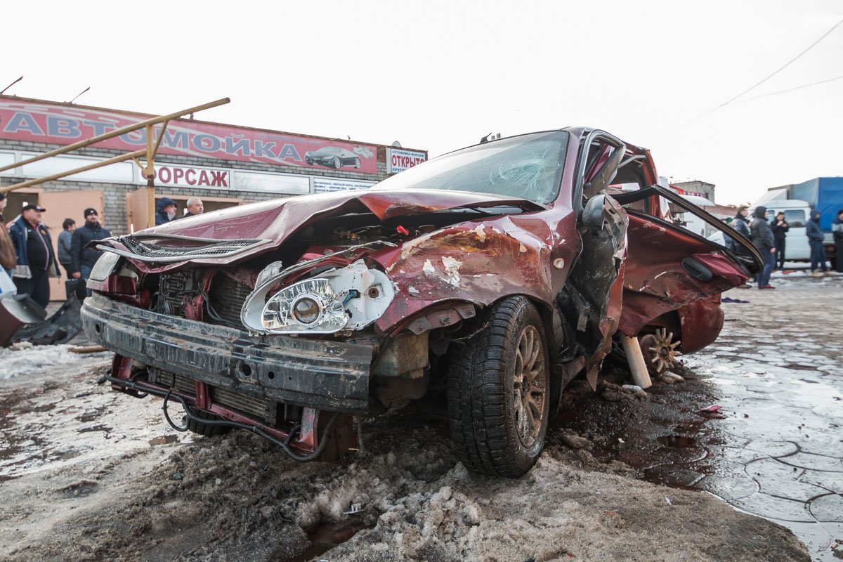 На автомобиле не осталось живого места