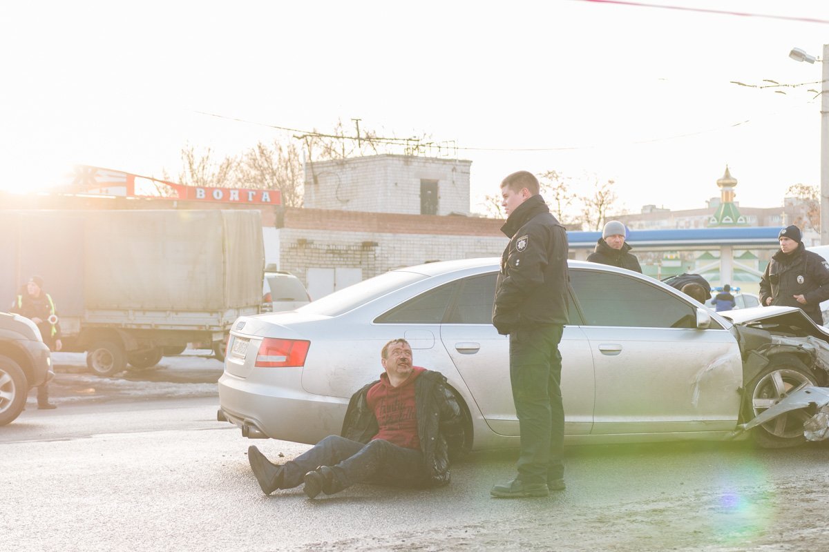 Задержанные доставлены в Амур-Нижнеднепровское отделение полиции Днепра