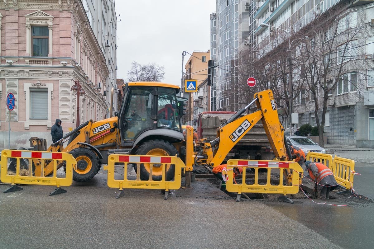 На перекрестке улиц Староказацкой и Воскресенской работает аварийная газовая служба