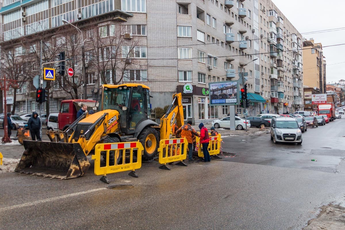 Движение автомобилей слегка затруднено