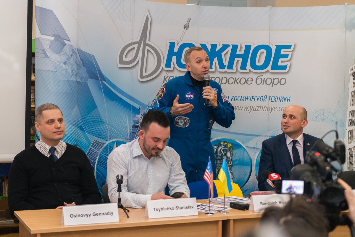 Первая часть запланированной встречи была более официальной