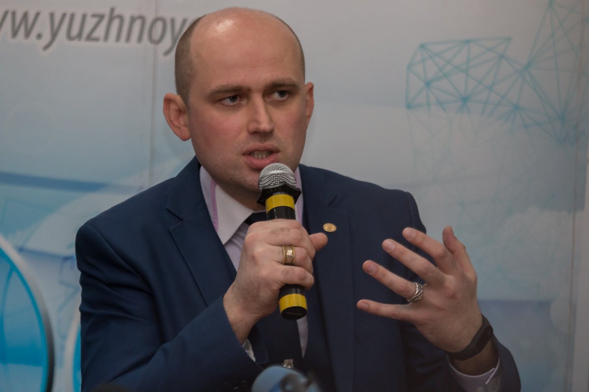 Переводчик старался максимально точно передать то, что говорил астронавт