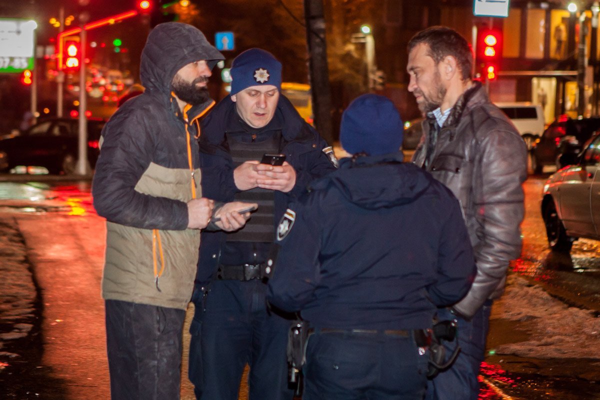 Инцидент произошел около 17:30 на 2 этаже жилого дома Инцидент произошел около 17:30 на 2 этаже жилого дома