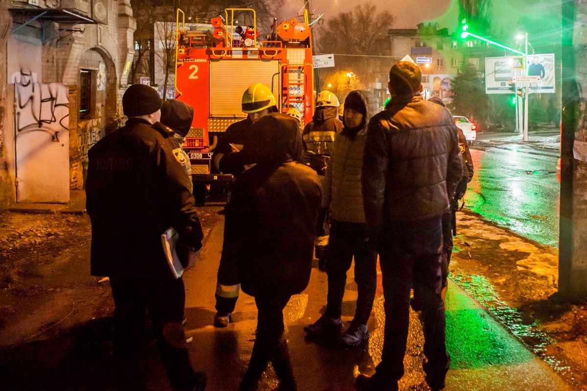 На месте работали патрульная полиция, следственно-оперативная группа и спасатели На месте работали патрульная полиция, следственно-оперативная группа и спасатели