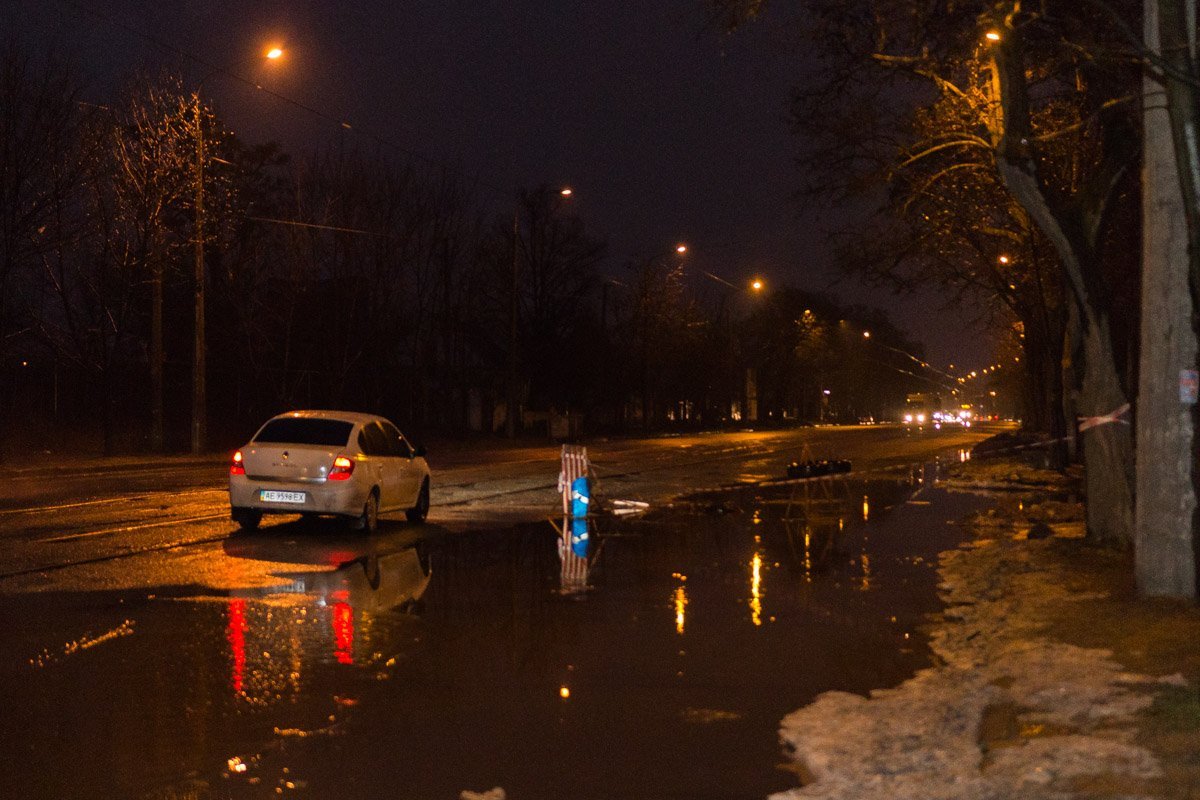 Глубина ям около 30 сантиметров