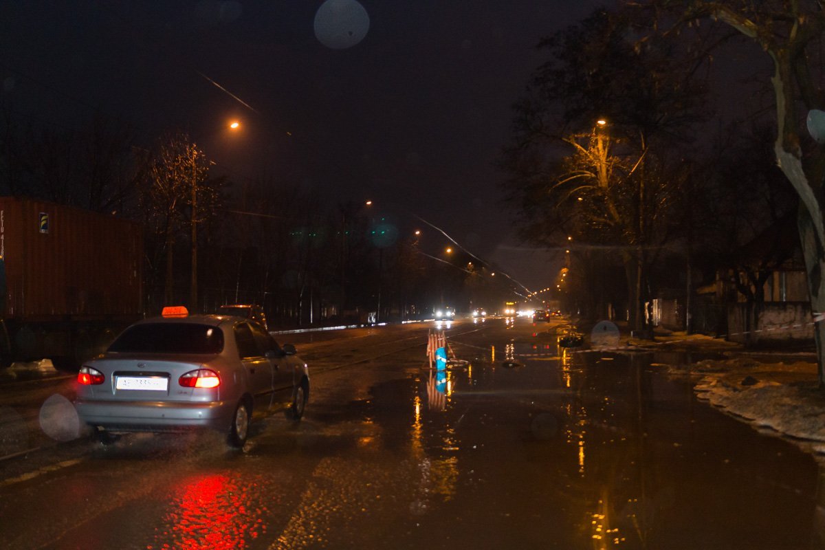 Проезд в сторону Кайдакского моста возможен только по рельсам