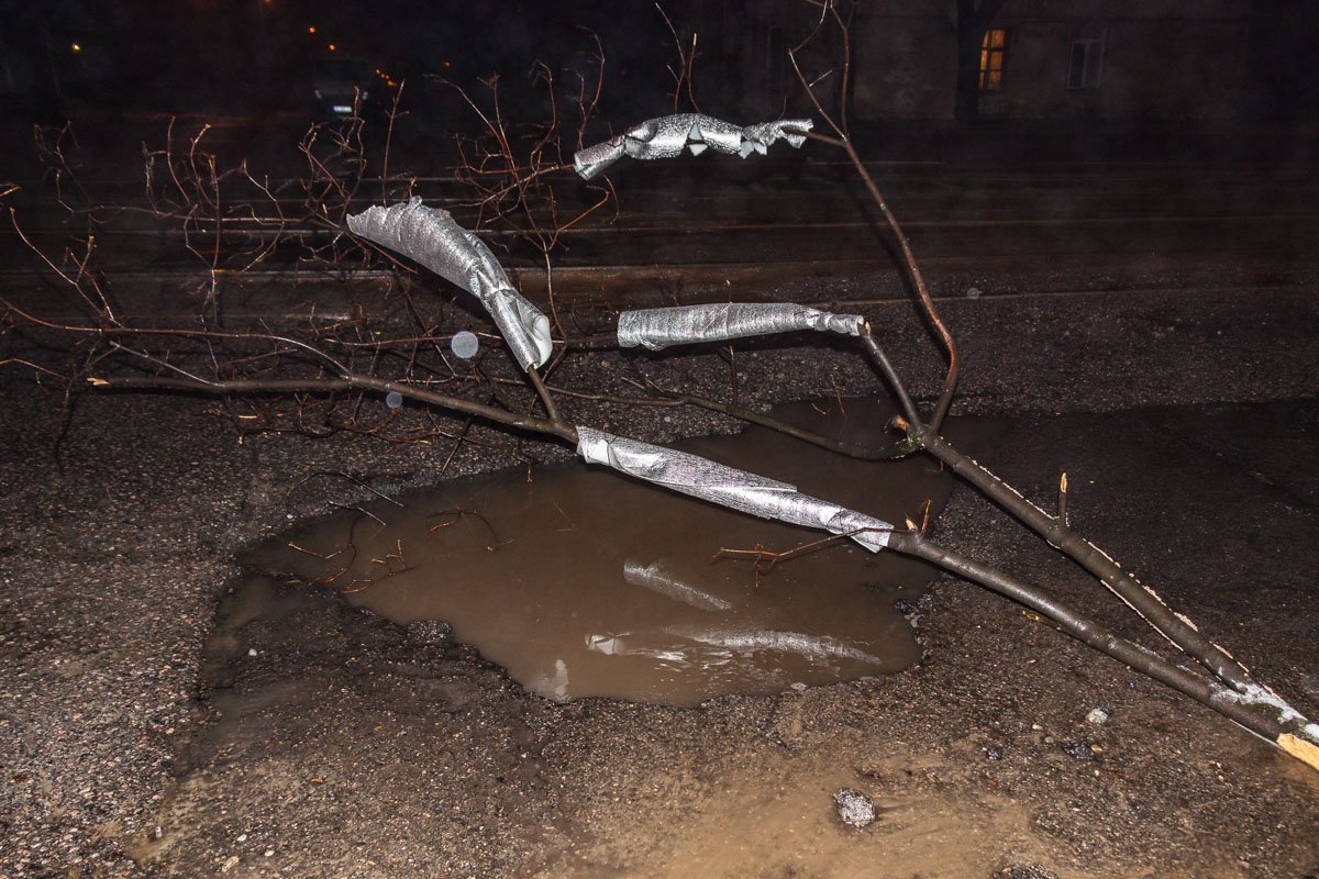 Длина ямы - около 1 метра Длина ямы - около 1 метра