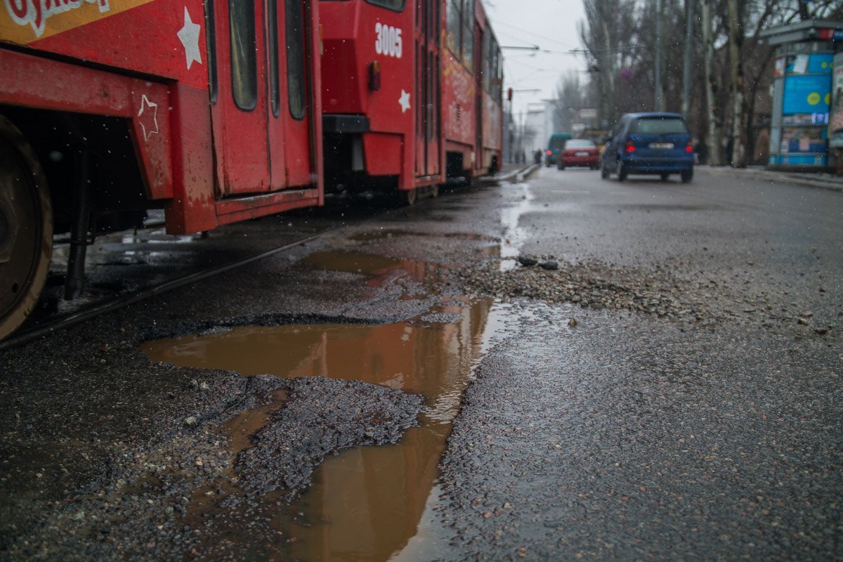 Дорога разрушается под давлением электротранспорта