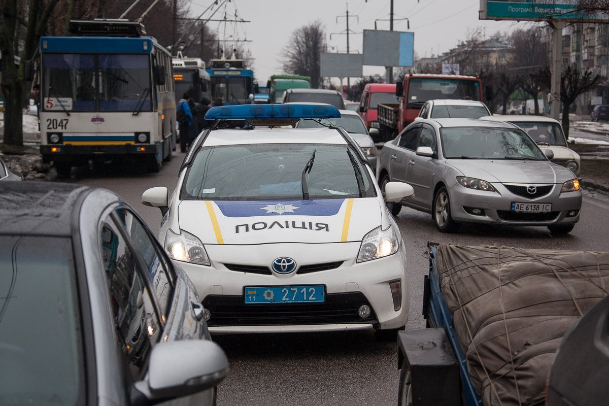 В пробке застряли несколько троллейбусов №5