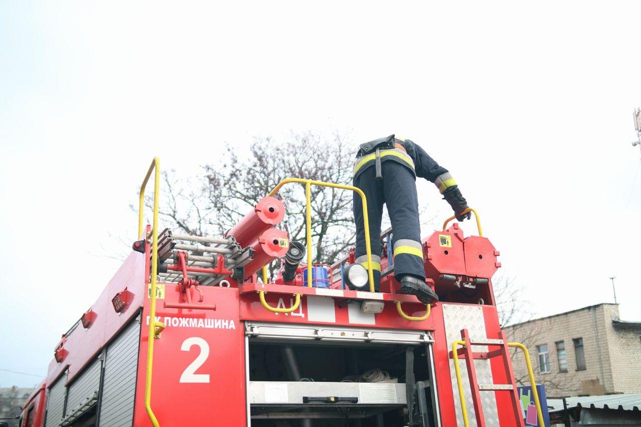 Пожар уничтожил стены, пол и потолок здания
