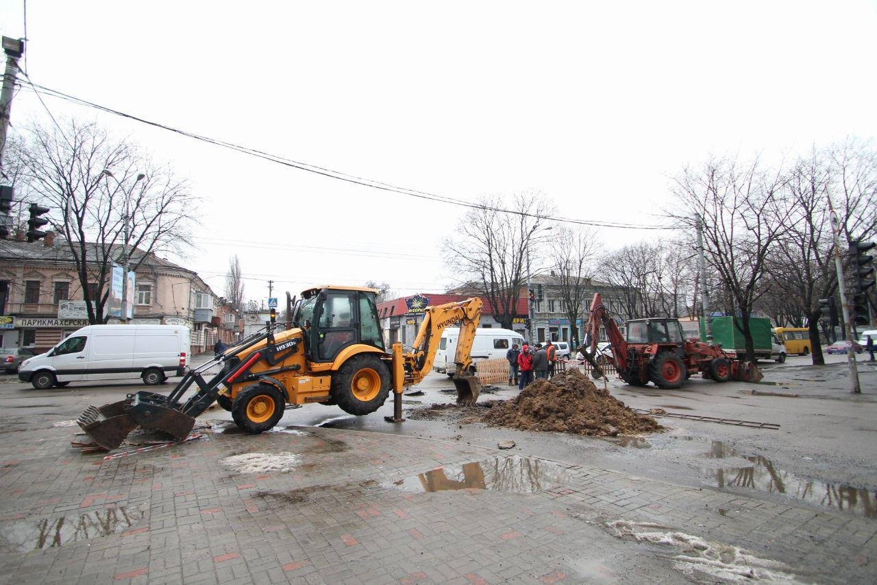 Сотрудники КП рассказали, что ремонт закончится к концу дня Сотрудники КП рассказали, что ремонт закончится к концу дня
