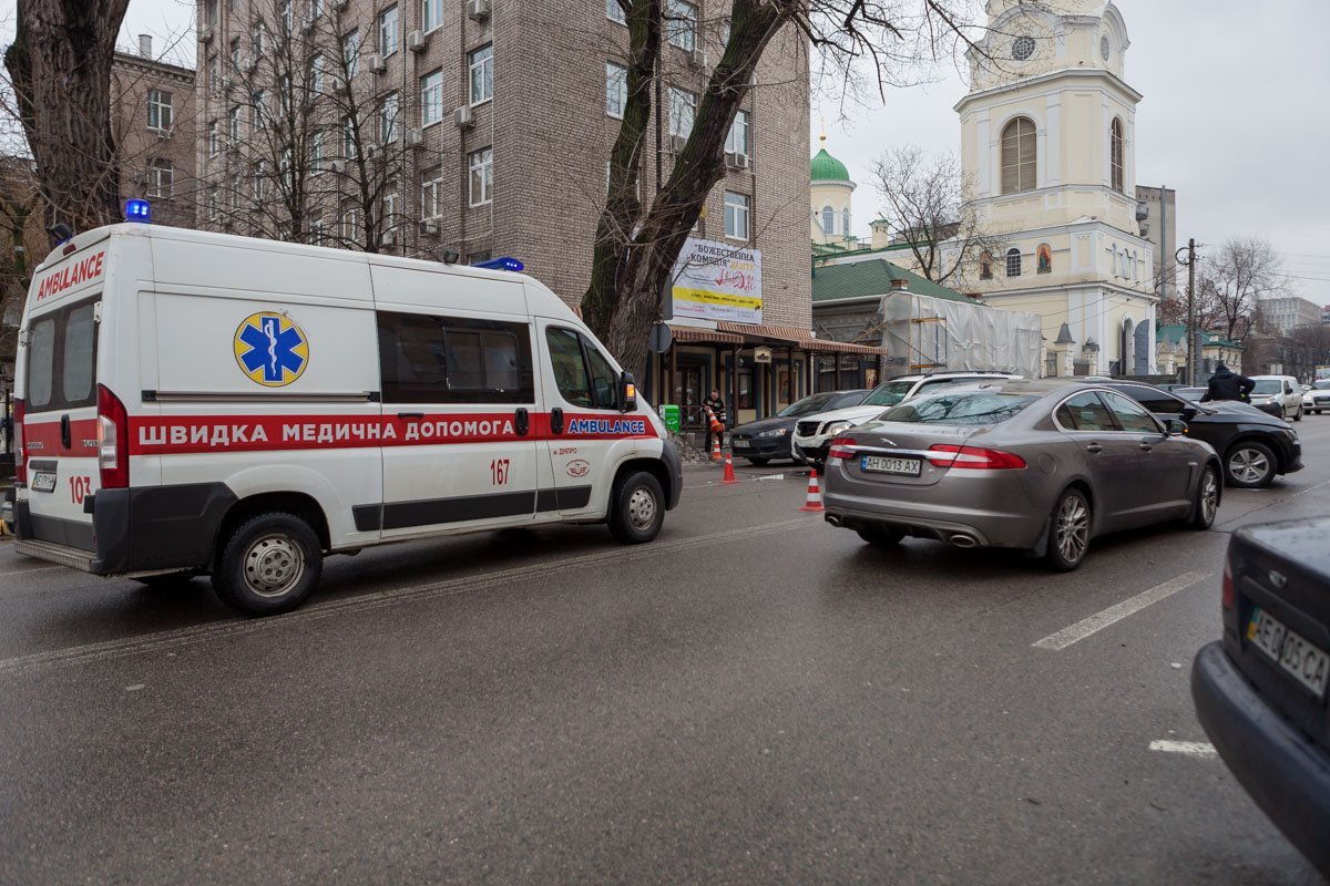 На Троицкой площади столкнулись Skoda и Mercedes