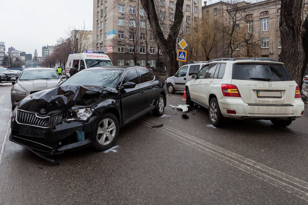 Движение на данном участке дороги затруднено