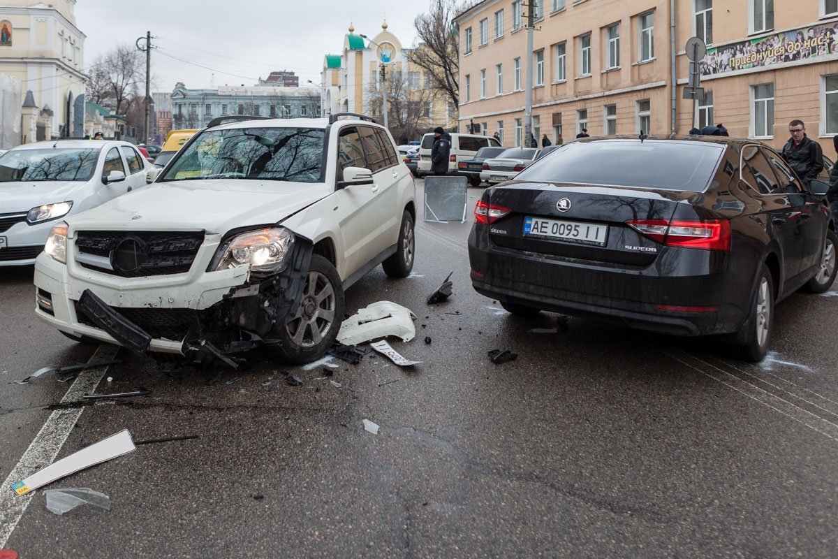 На месте ДТП работает патруль полиции