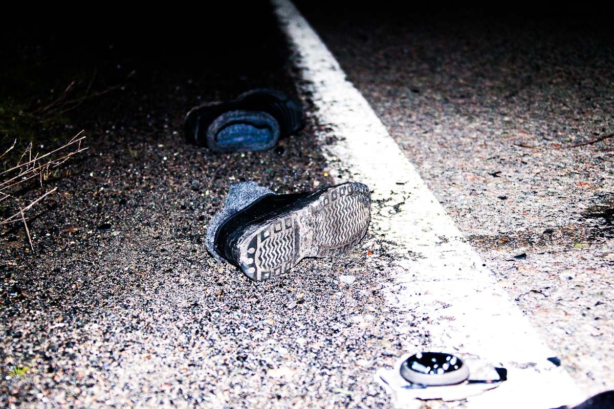 От удара слетела обувь От удара слетела обувь