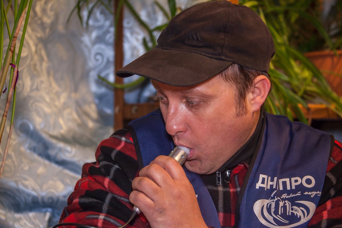 Проверка водителя с помощью драгера Проверка водителя с помощью драгера