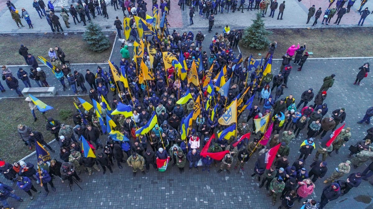 Колонна двигалась от музея АТО до аллеи памяти Колонна двигалась от музея АТО до аллеи памяти