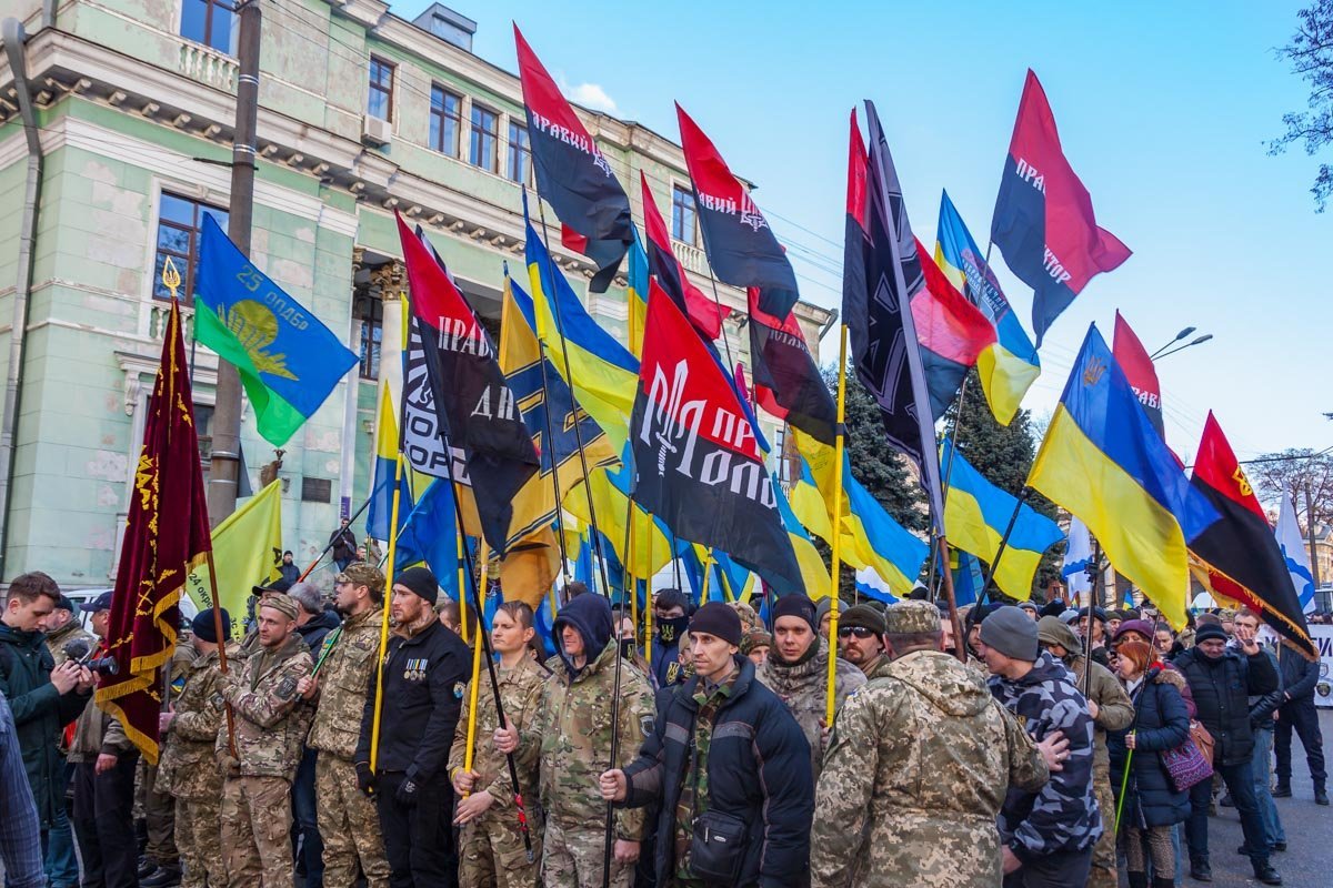 На время проведения марша в Днепре перекрыли проспект Яворницкого от музея до улицы Фабра и Старокозацкой На время проведения марша в Днепре перекрыли проспект Яворницкого от музея до улицы Фабра и Старокозацкой